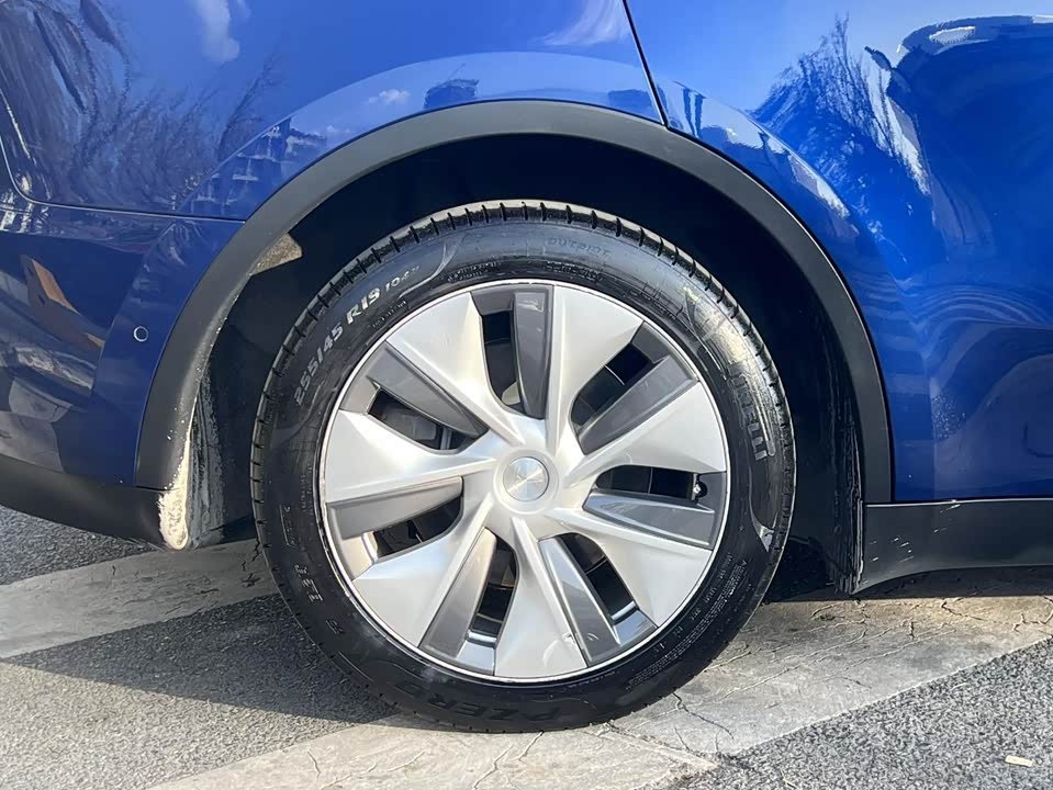 Tesla Model Y Tesla Model Y