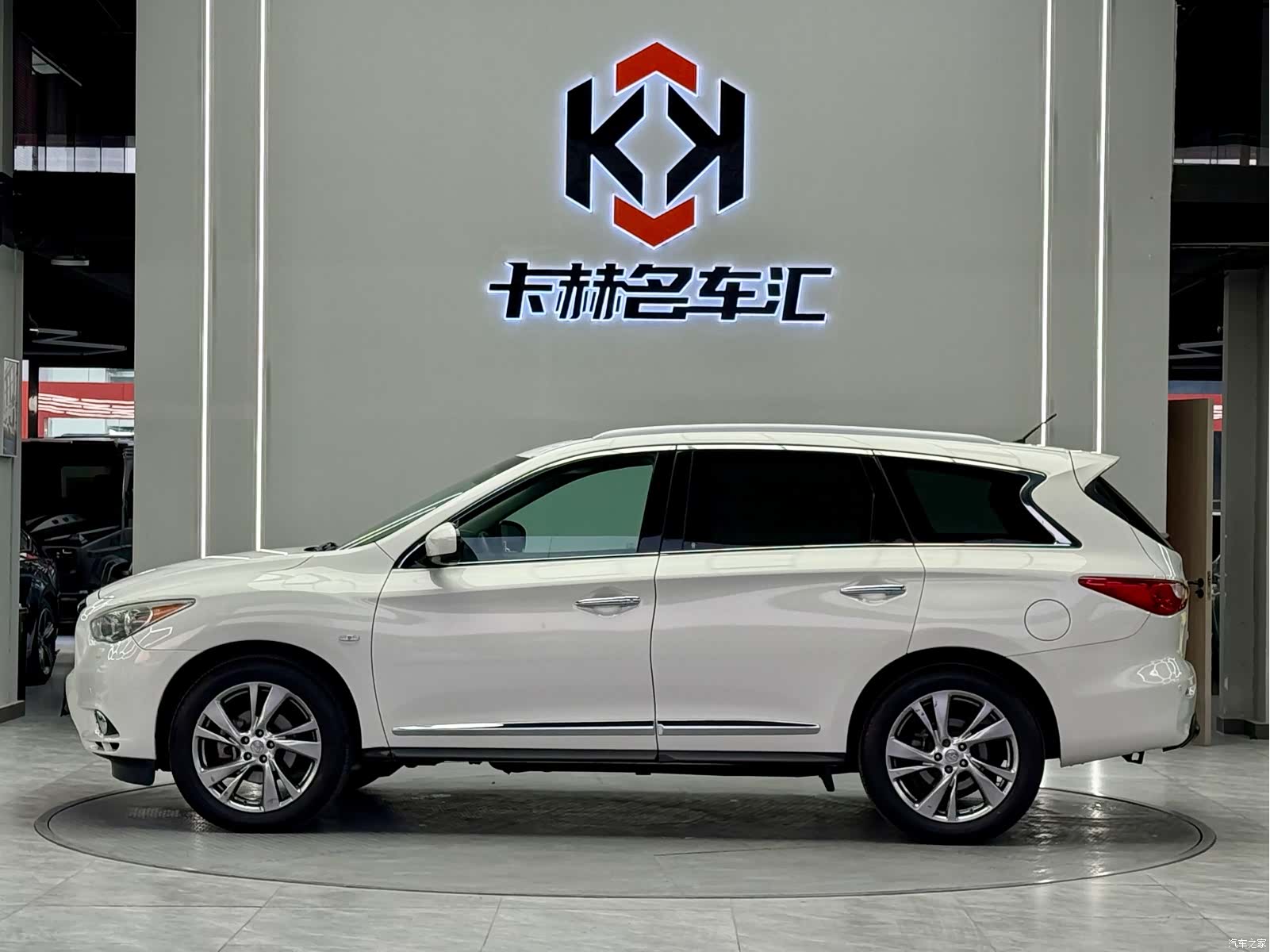 Infiniti JX35, 2013 8