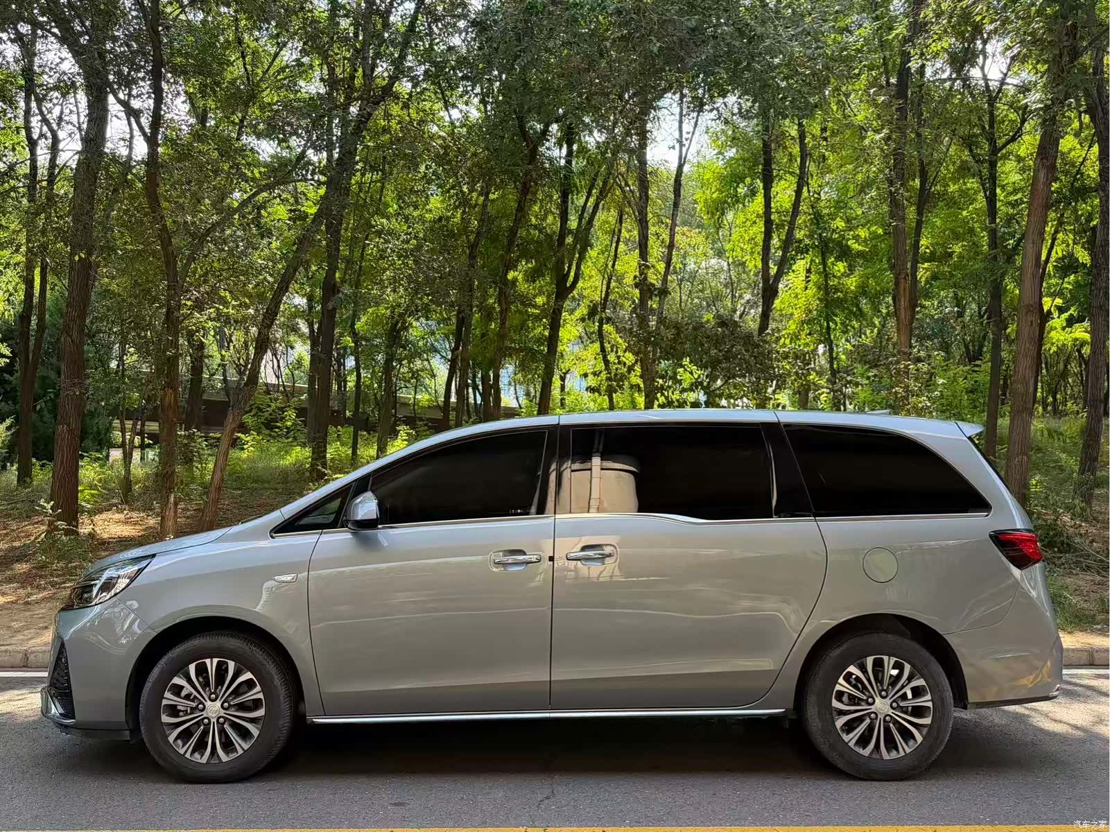 Buick GL8, 2023 3