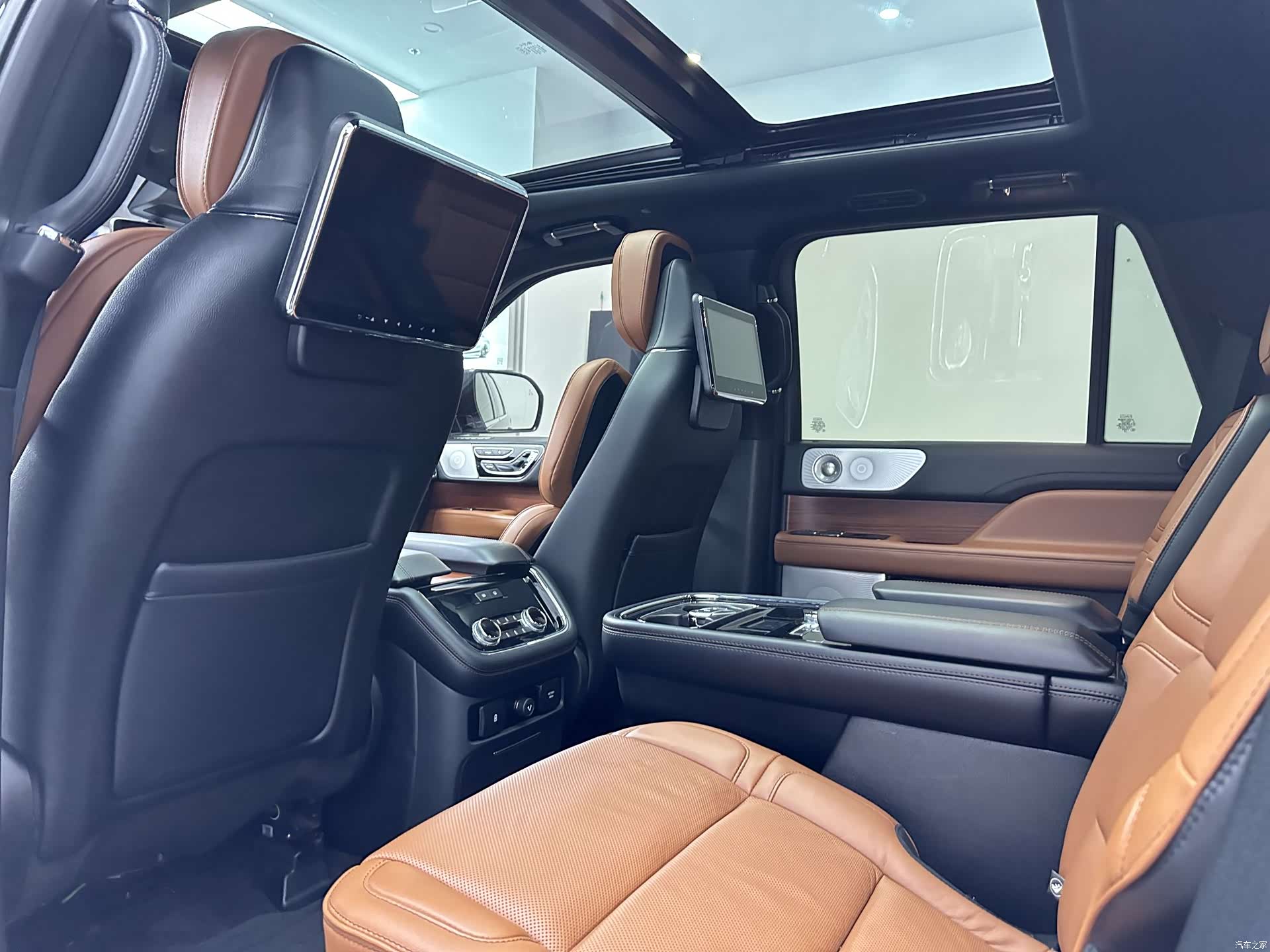 Lincoln Navigator, 2019 16
