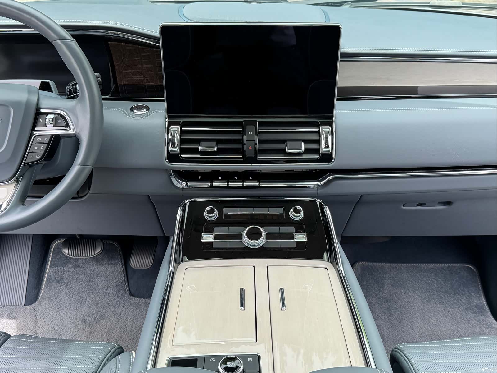 Lincoln Navigator, 2023 13