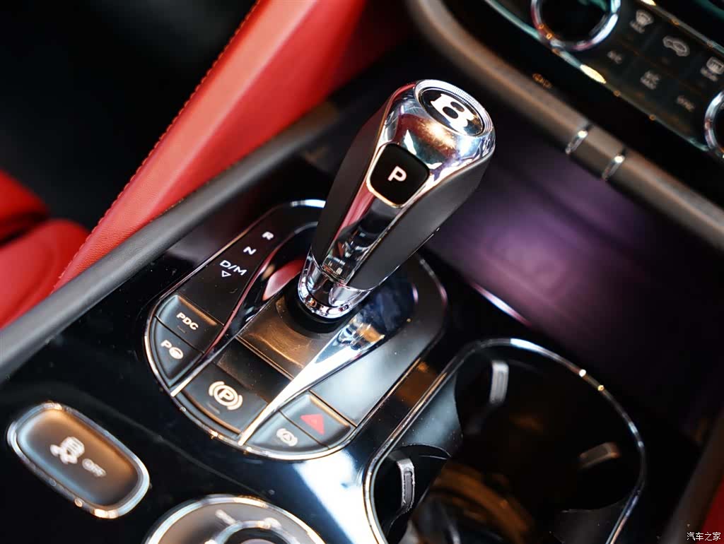 Bentley Bentayga, 2021 53