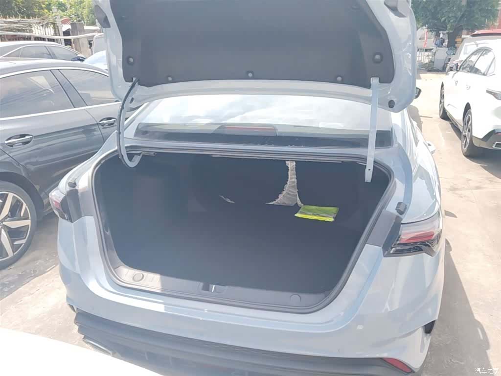 Geely Binray, 2026 19