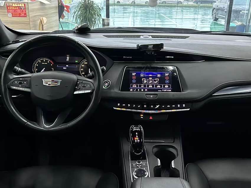 Cadillac XT4