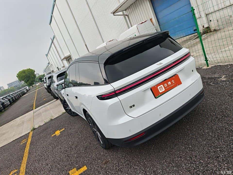 Li Auto i8, 2025 4