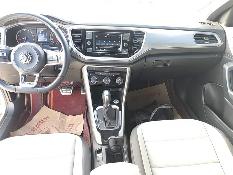 Volkswagen T-ROC exploring Songs