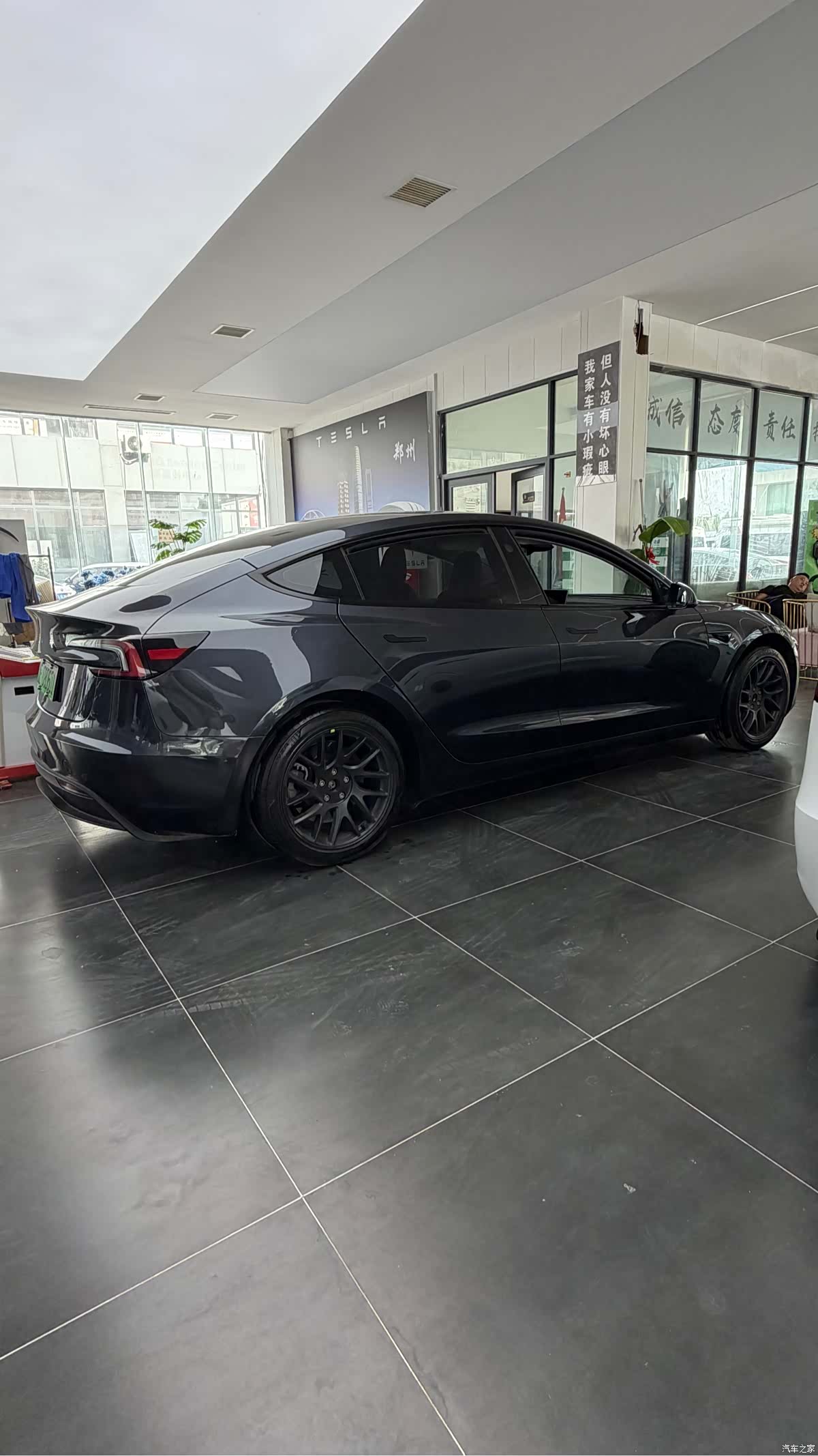Tesla Model 3, 2025 4