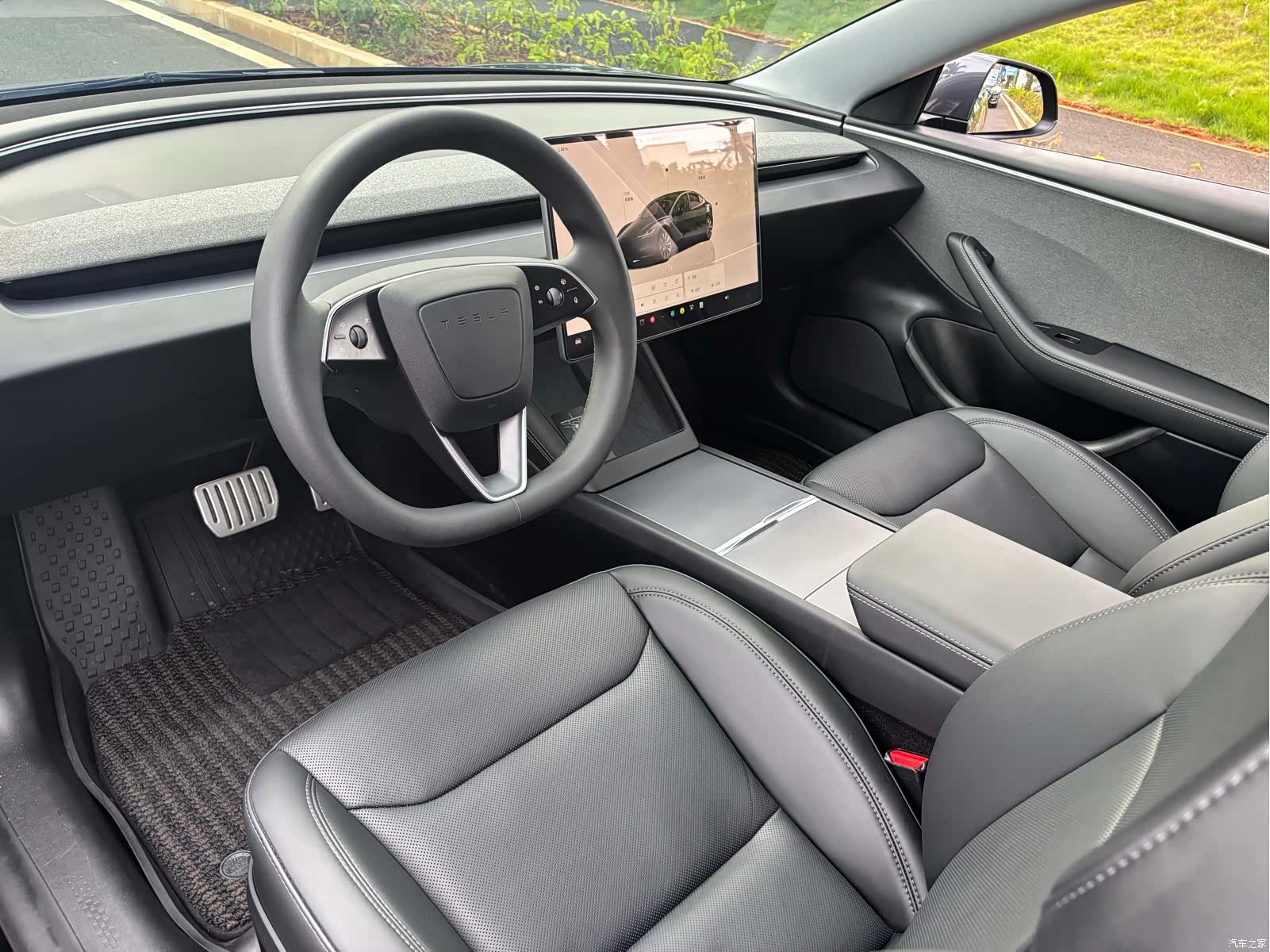 Tesla Model 3, 2024 16