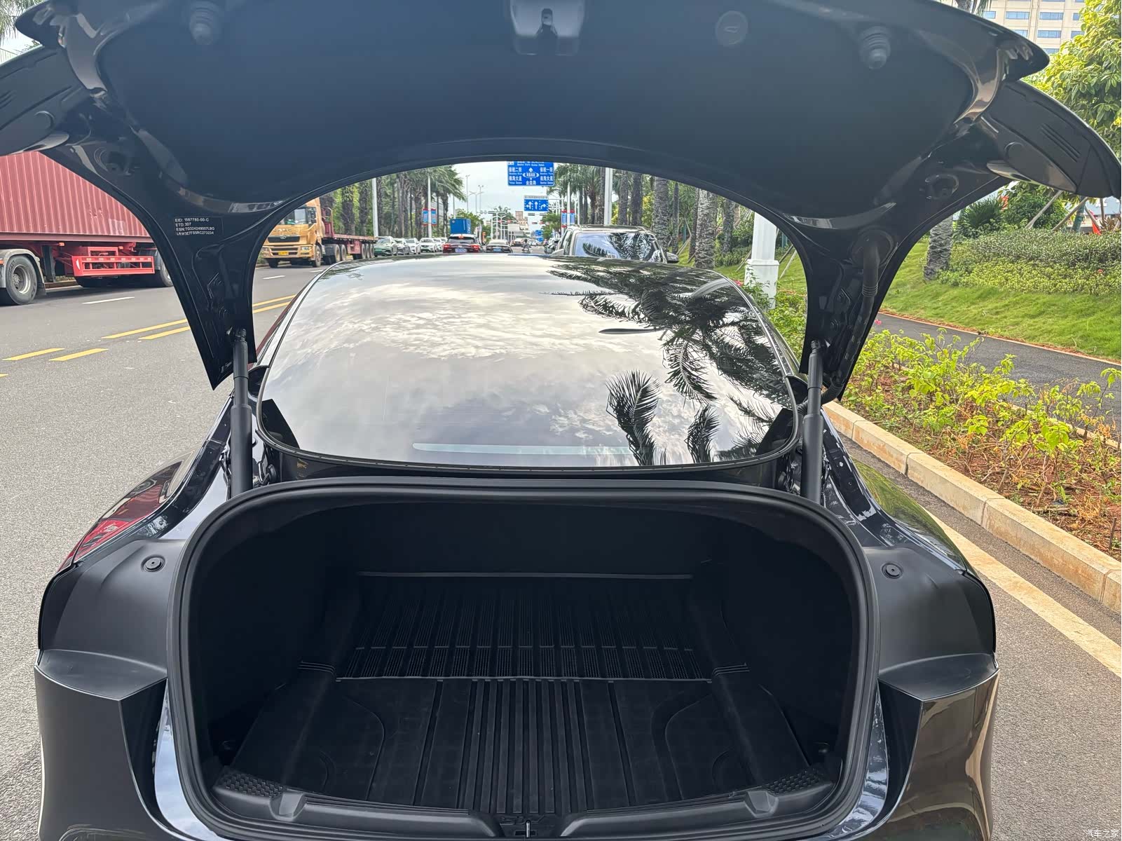 Tesla Model 3, 2024 17