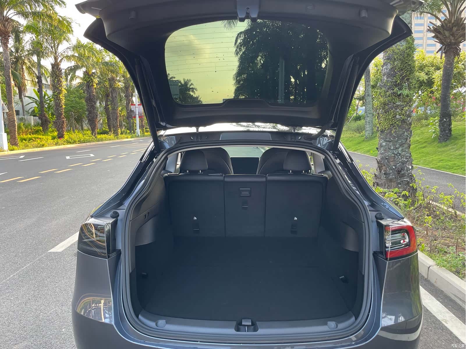 Tesla Model Y, 2023 16