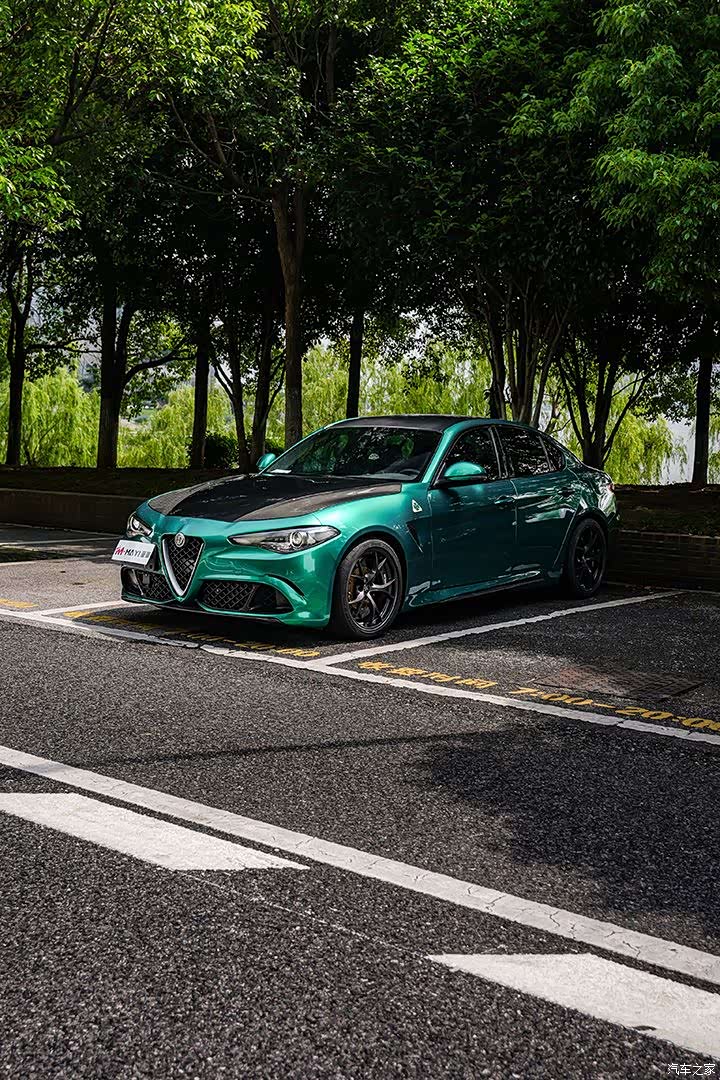 Alfa Romeo Giulia, 2022 6