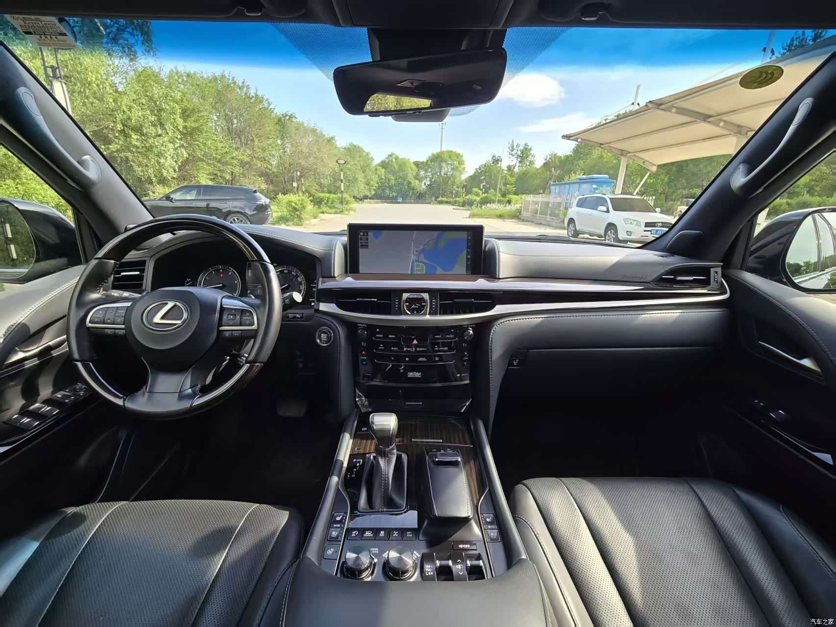 Lexus LX, 2022 9