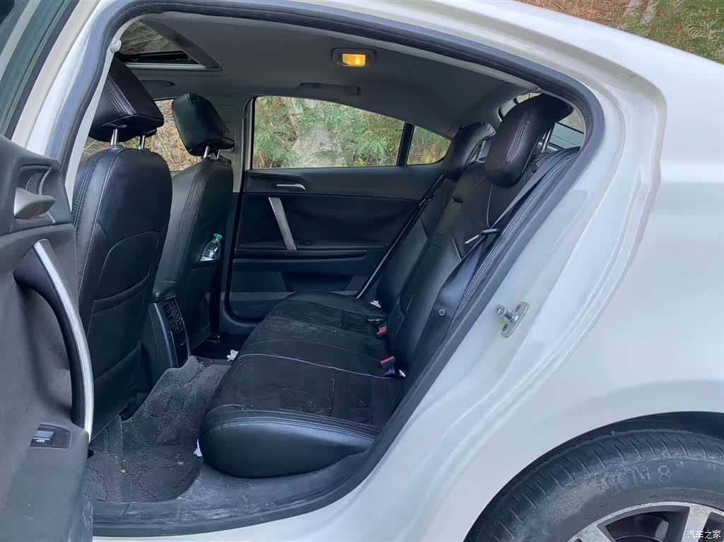 MG MG6, 2012 12