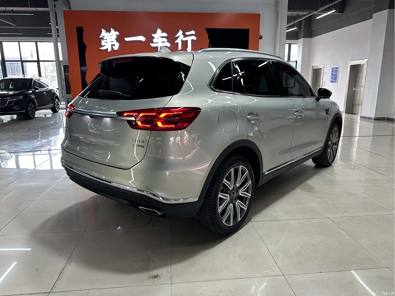 Hongqi HS5, 2022 3