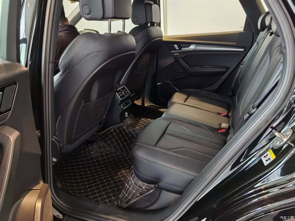 Audi Q5L, 2025 15