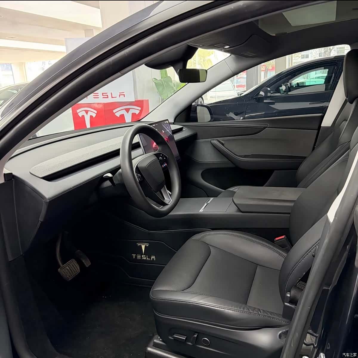 Tesla Model Y, 2025 8