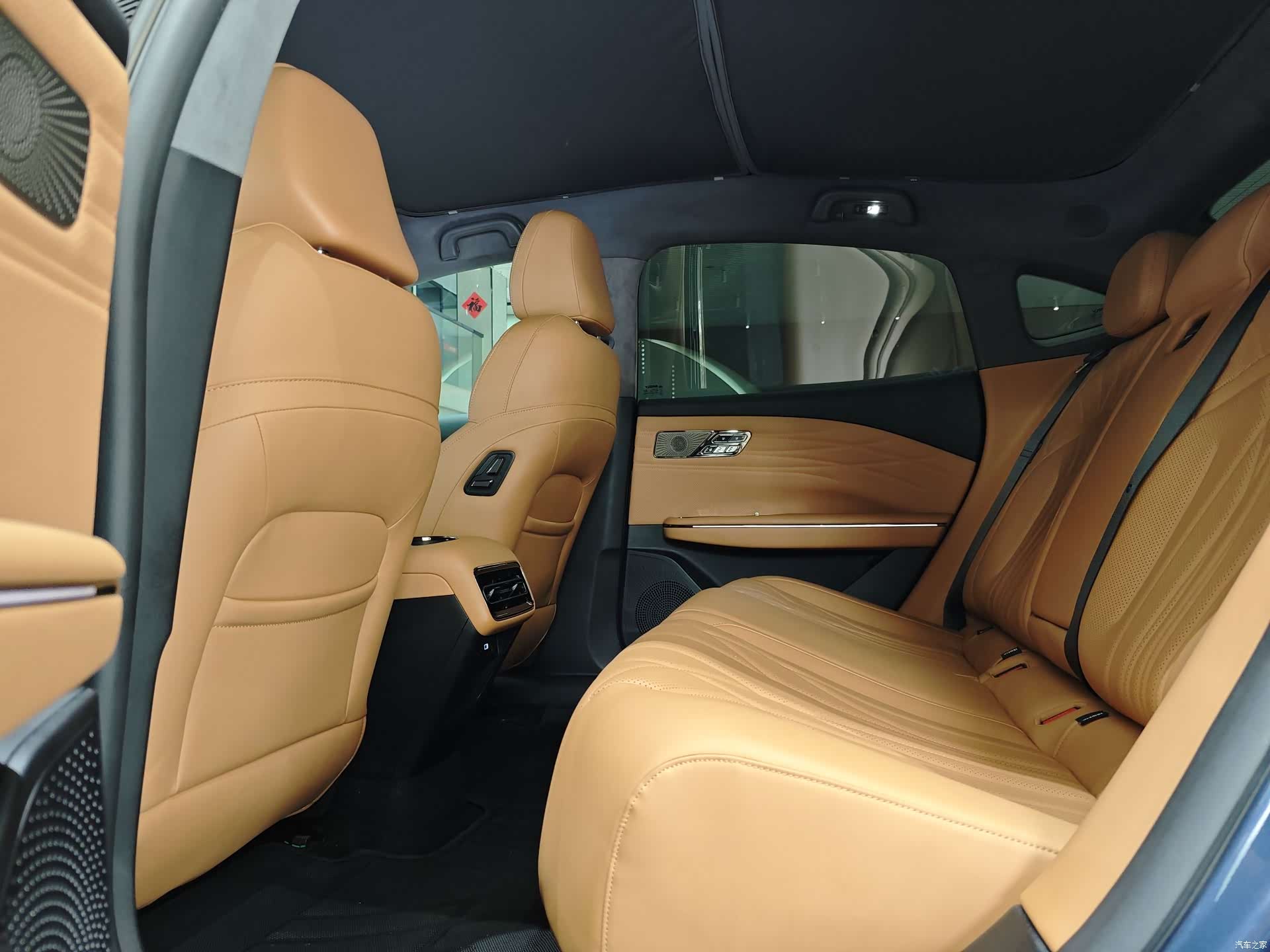 Geely 8, 2025 7