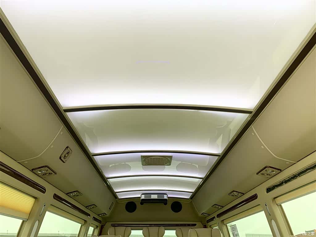 Toyota Coaster, 2017 15