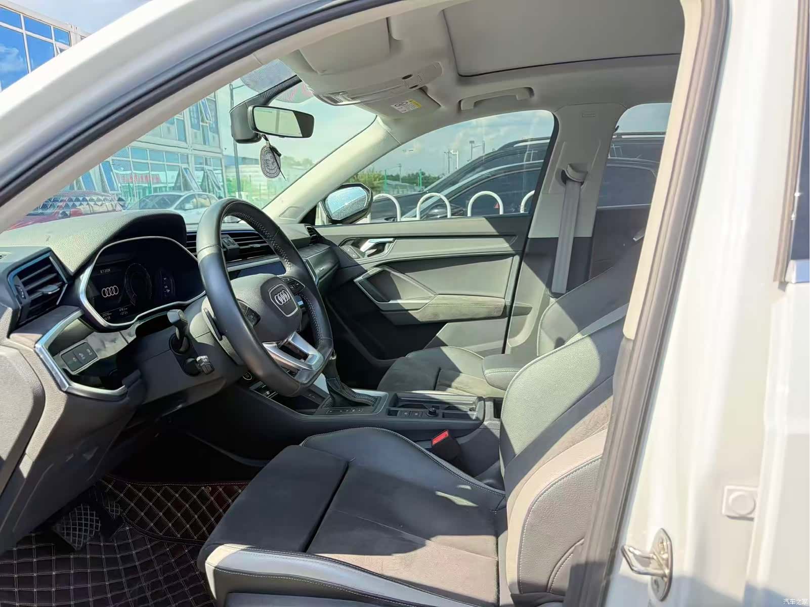 Audi Q3, 2022 все фото