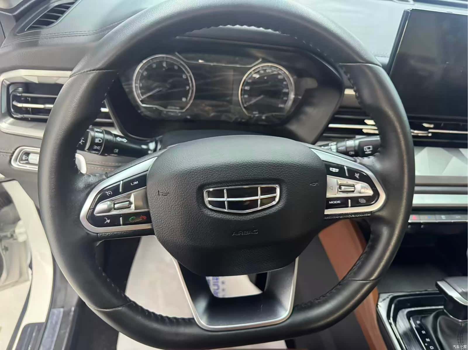 Geely X6, 2022 10