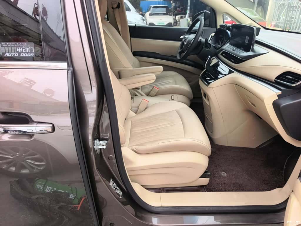 Buick GL8, 2023 25