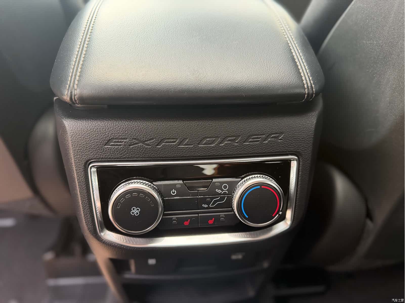 Ford Explorer, 2021 18