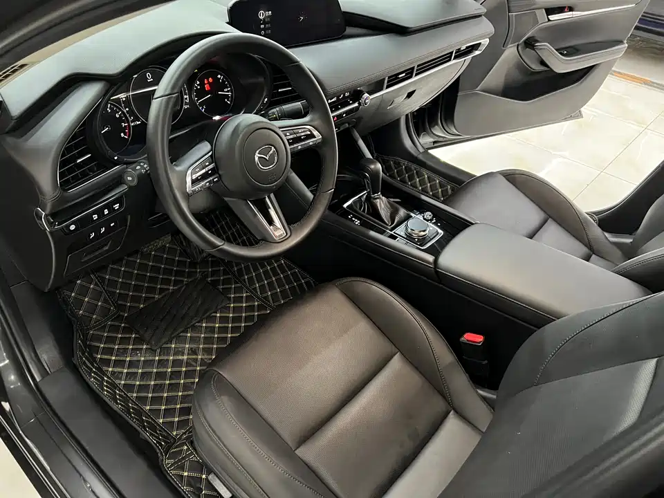 Mazda 3 Angkesaila