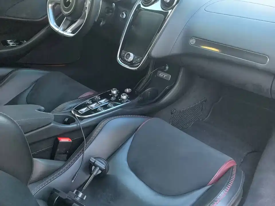 McLaren GT
