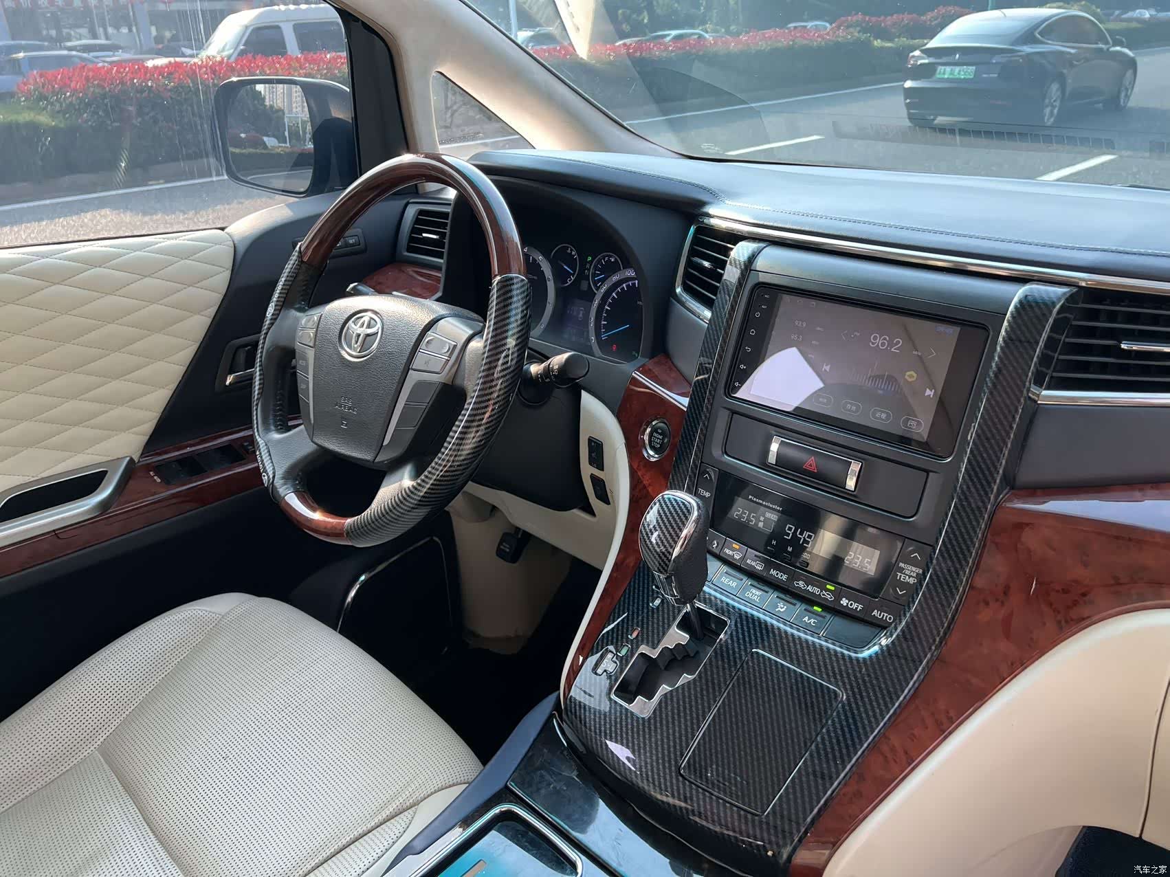 Toyota Alphard, 2012 16