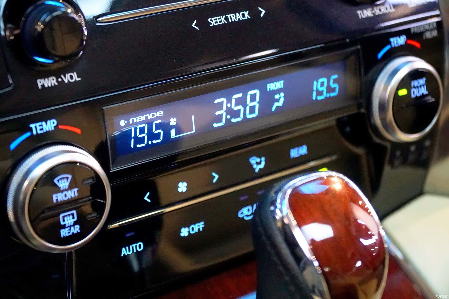 Toyota Alphard, 2016 18