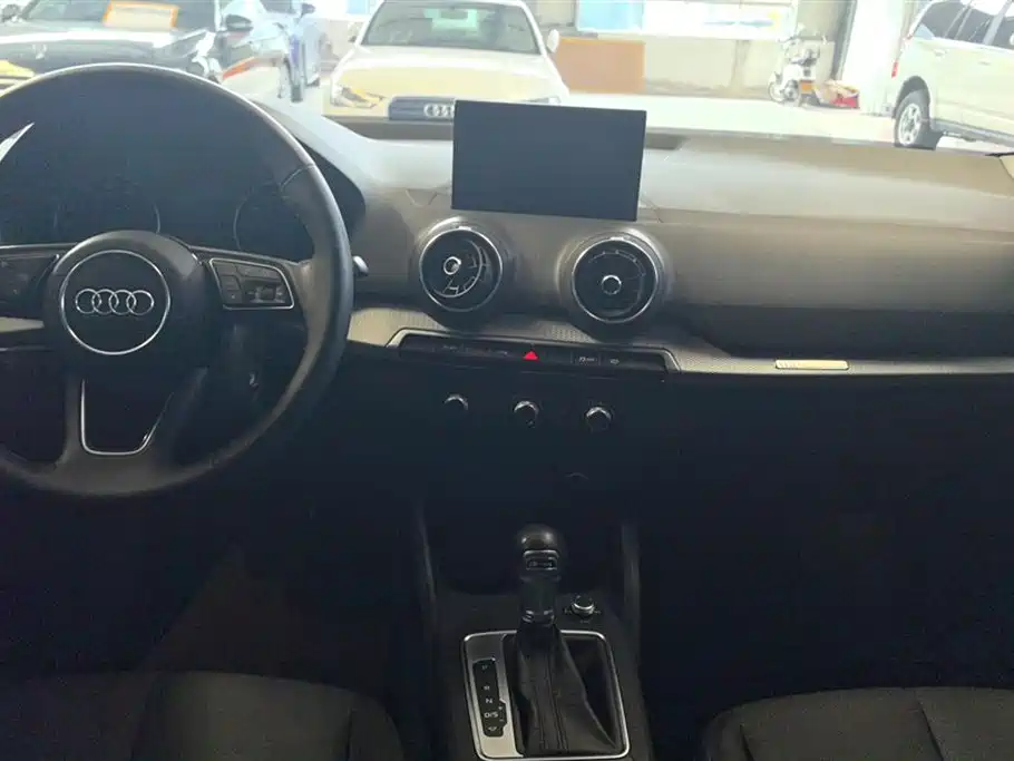 Audi Q2L Audi Q2L