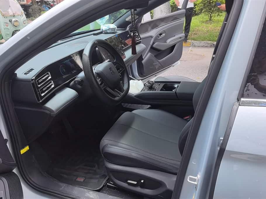 BYD Qin L BYD Qin L