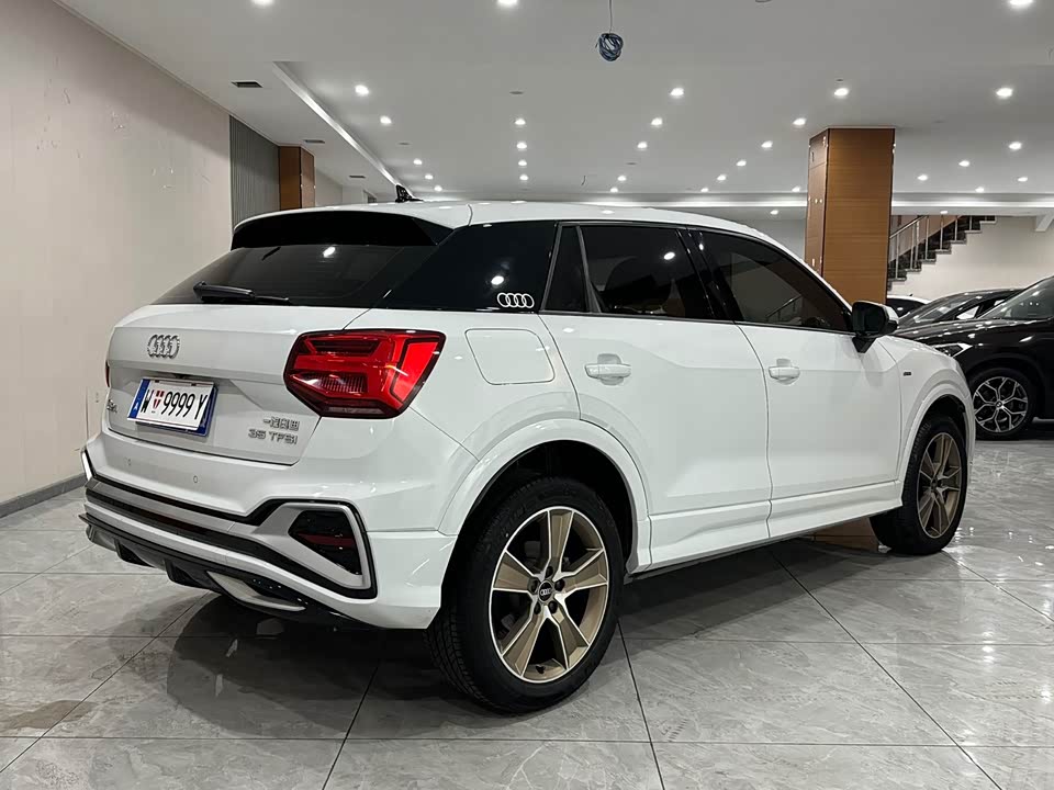 Audi Q2L