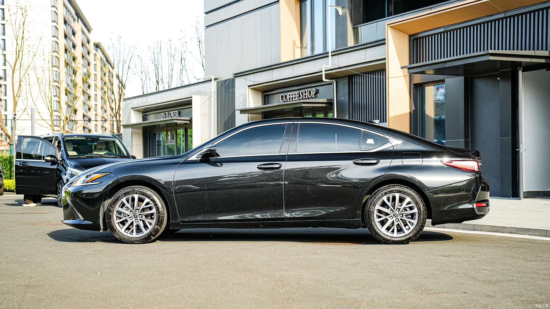 Lexus ES, 2022 7