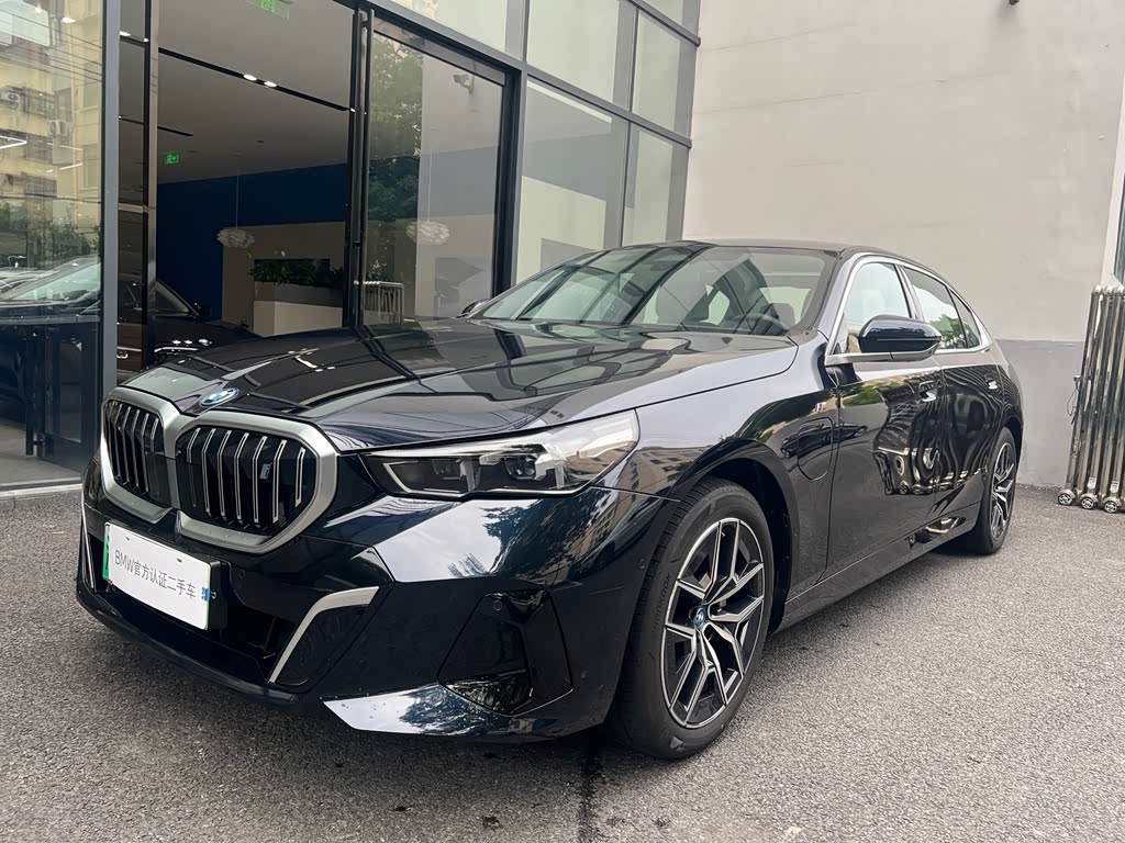BMW i5