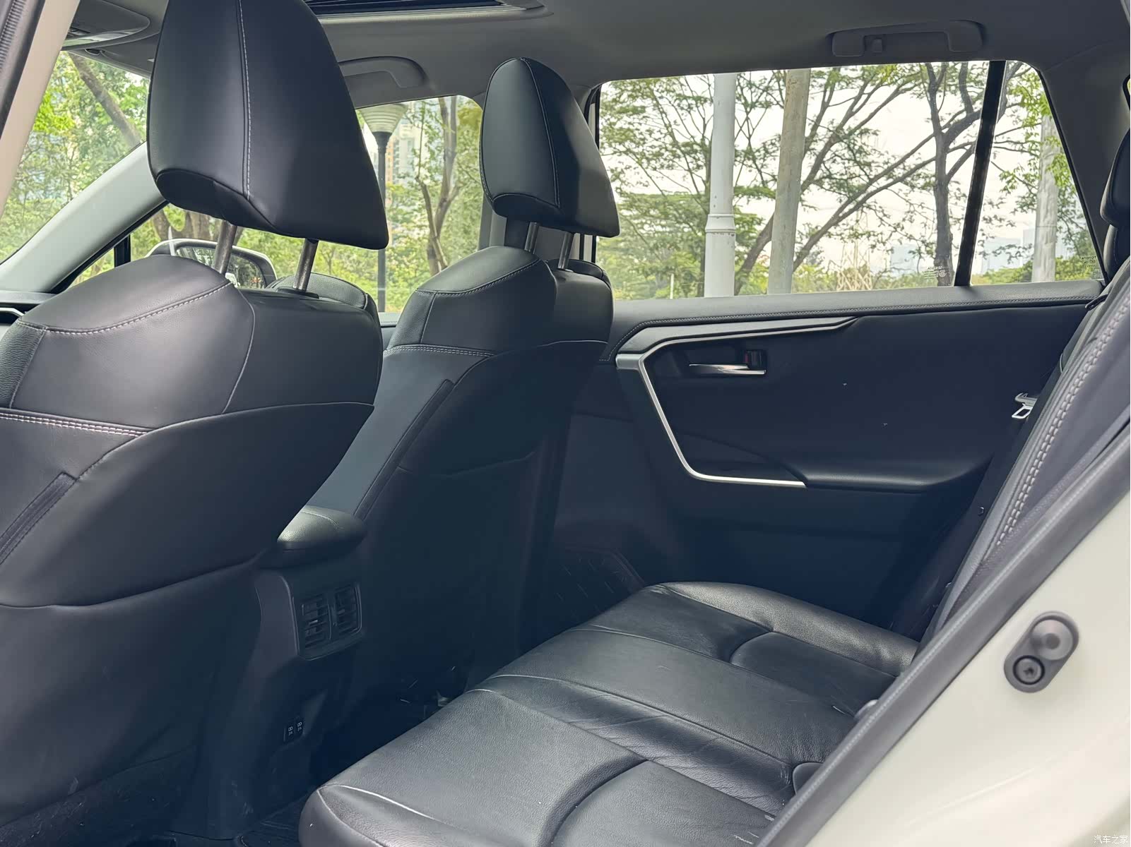 Toyota RAV4, 2021 11