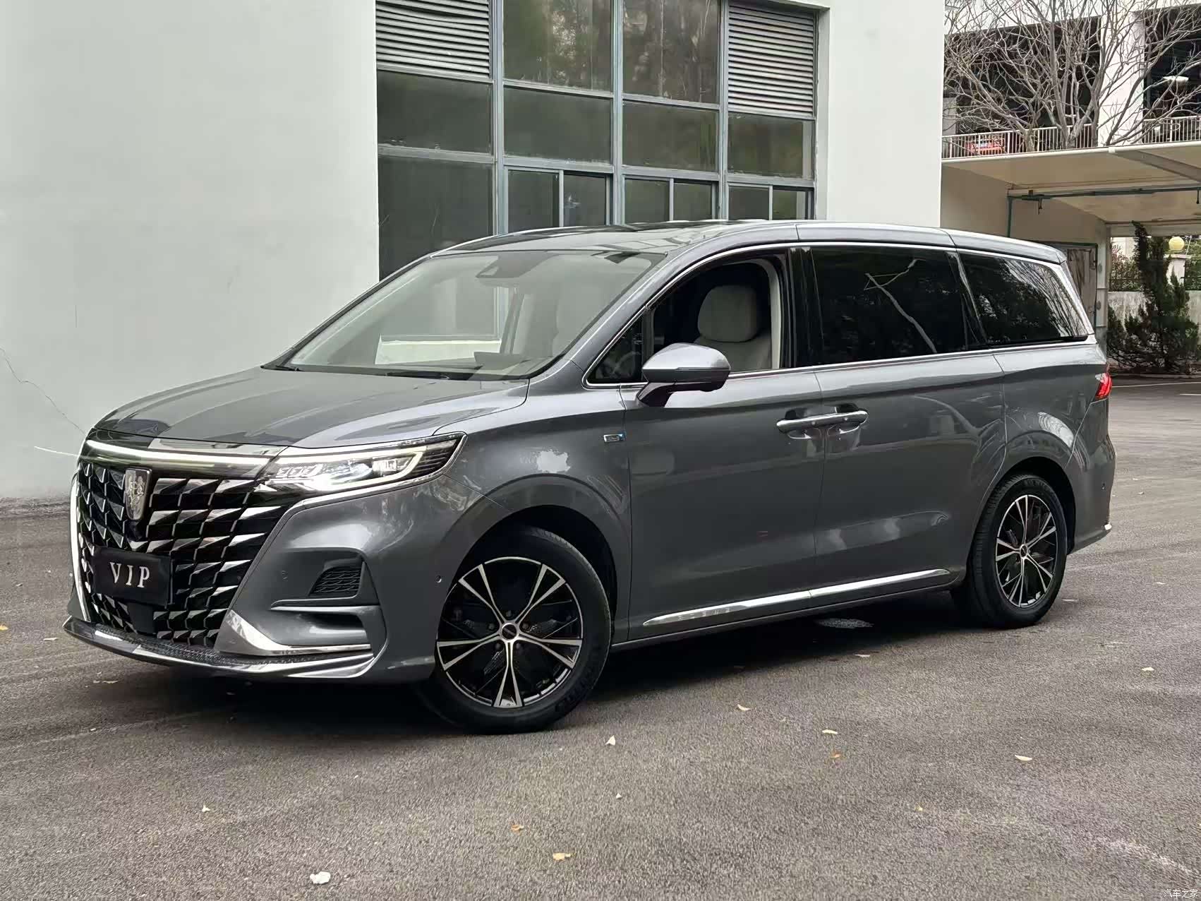 Roewe iMAX8, 2025 1