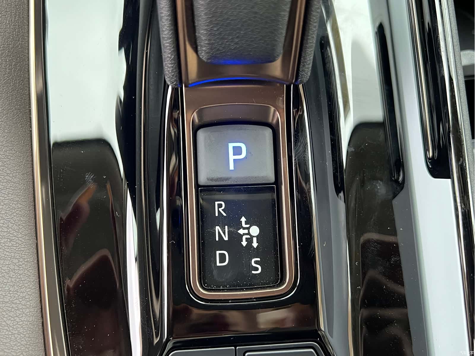 Toyota Alphard, 2024 15