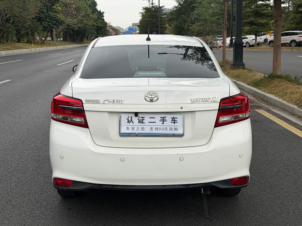 Toyota YARiS L to enjoy