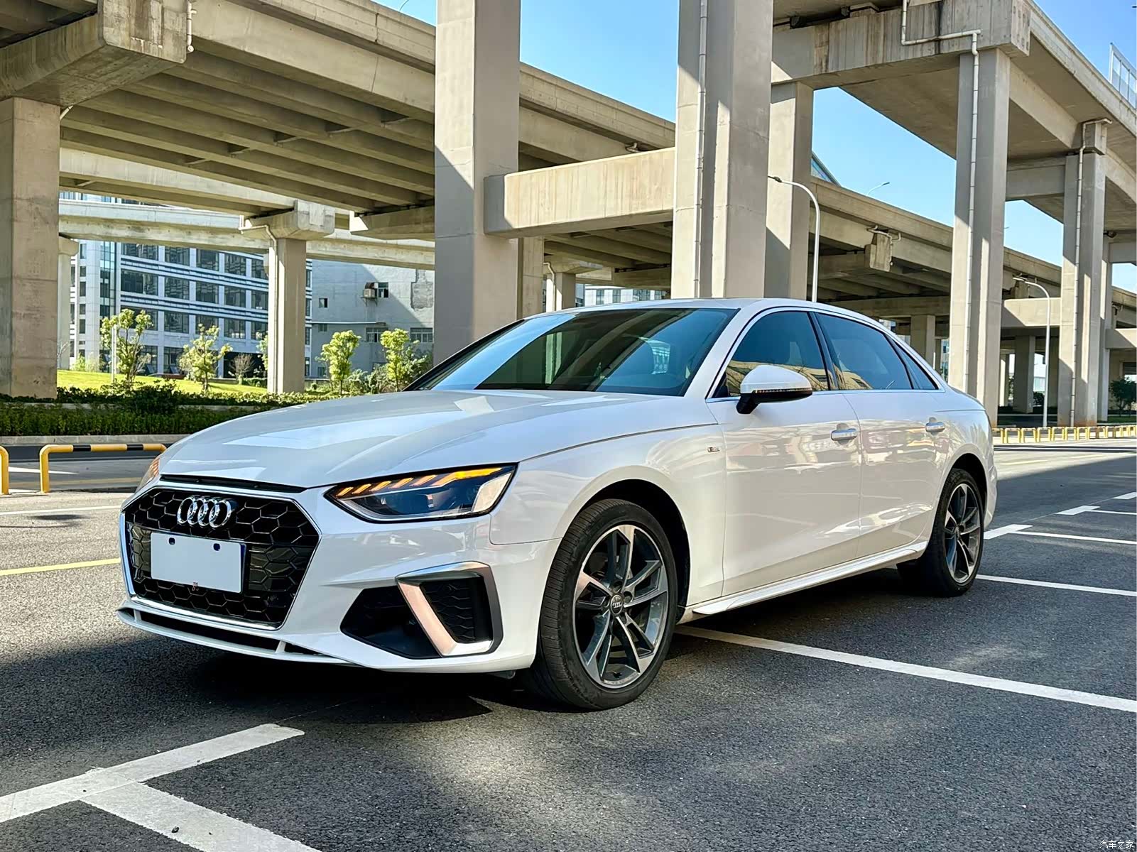 Audi A4L, 2021 1