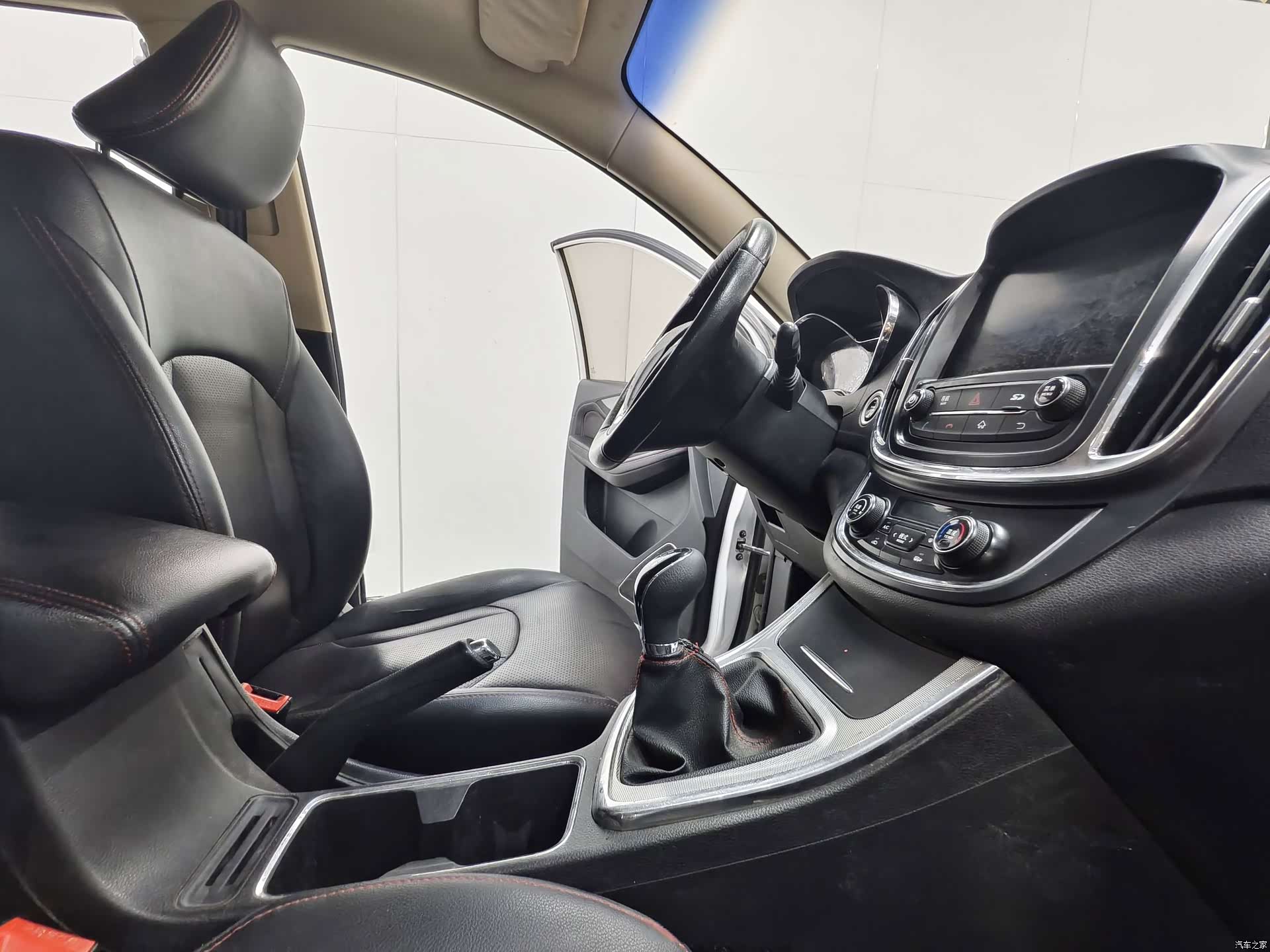 Wuling 560, 2015 15