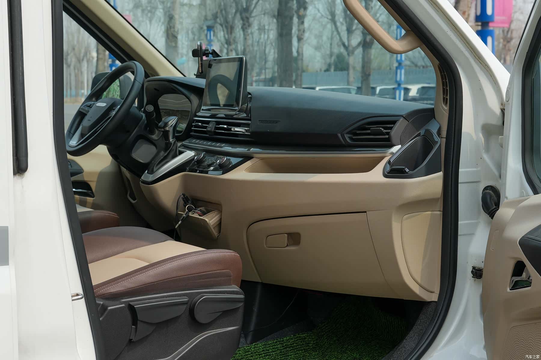 Maxus V90, 2021 35
