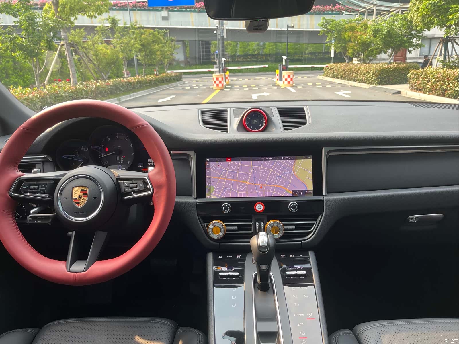 Porsche Macan, 2023 все фото