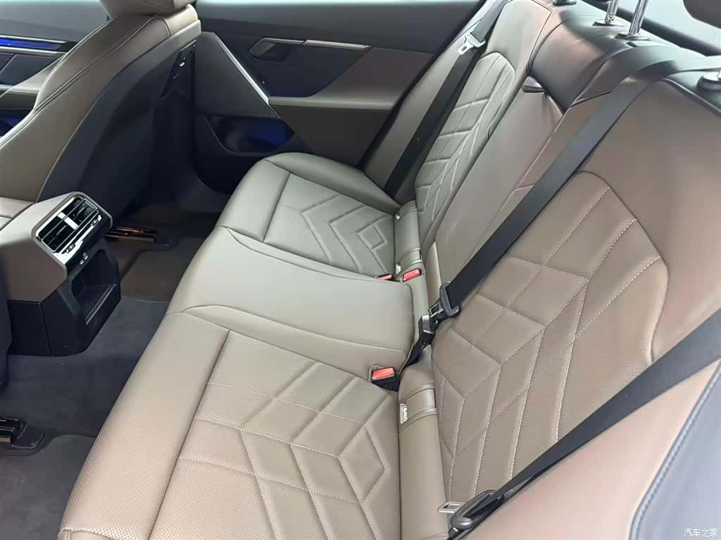 BMW 5 Series, 2025 9