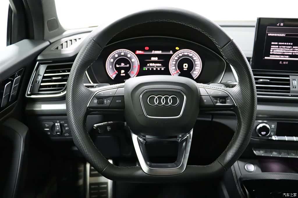 Audi Q5L, 2025 11