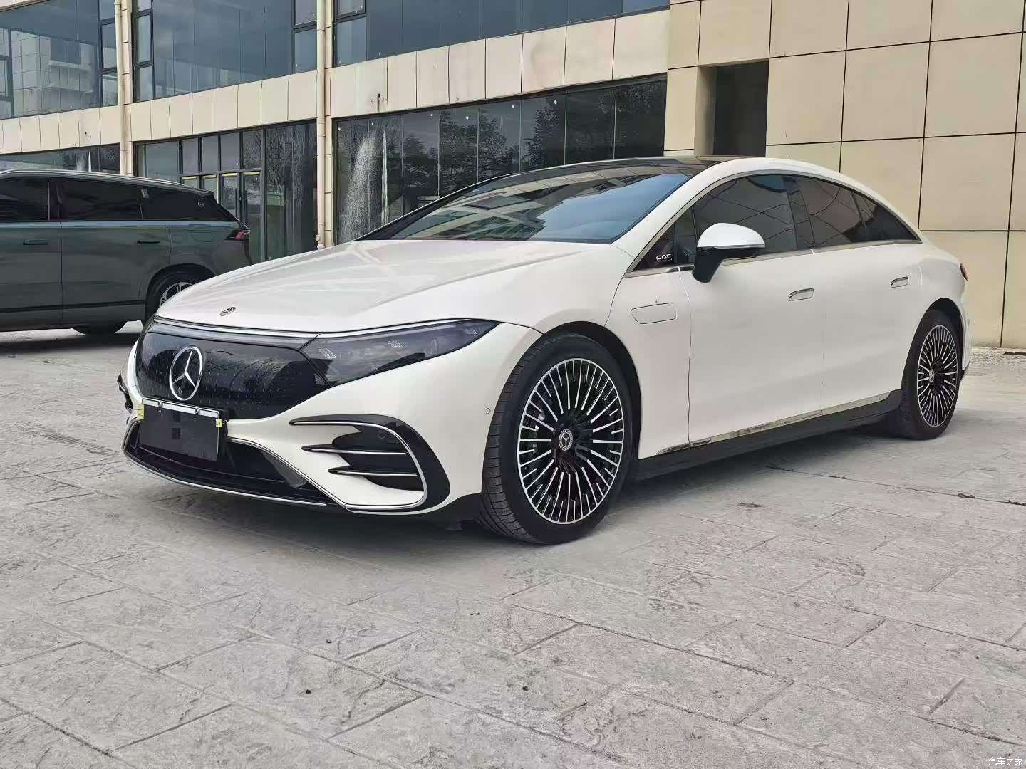 Mercedes-Benz EQS, 2023 1