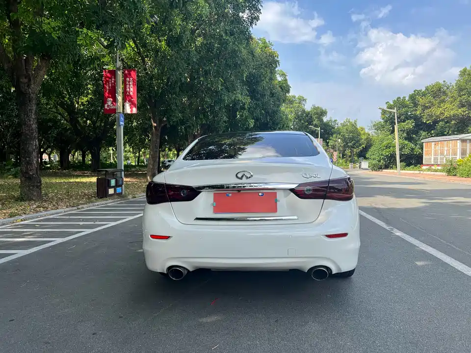 Infiniti Q50L