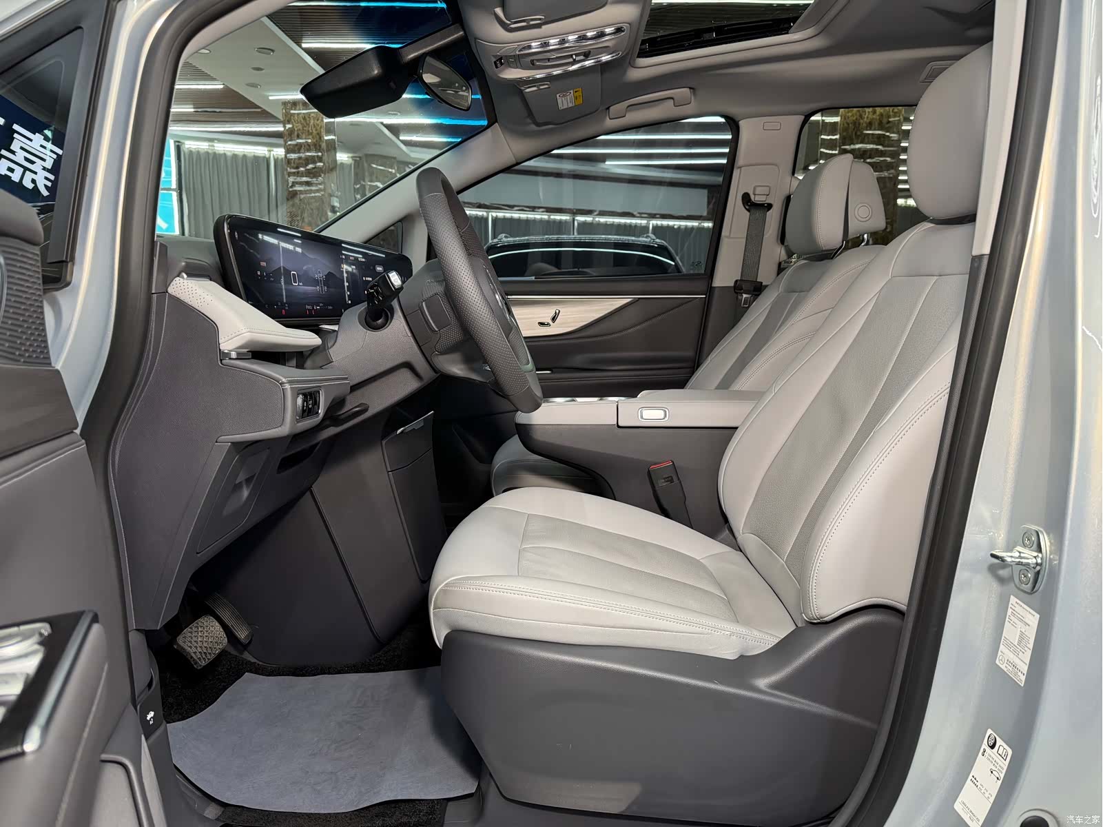 Buick GL8, 2025 12