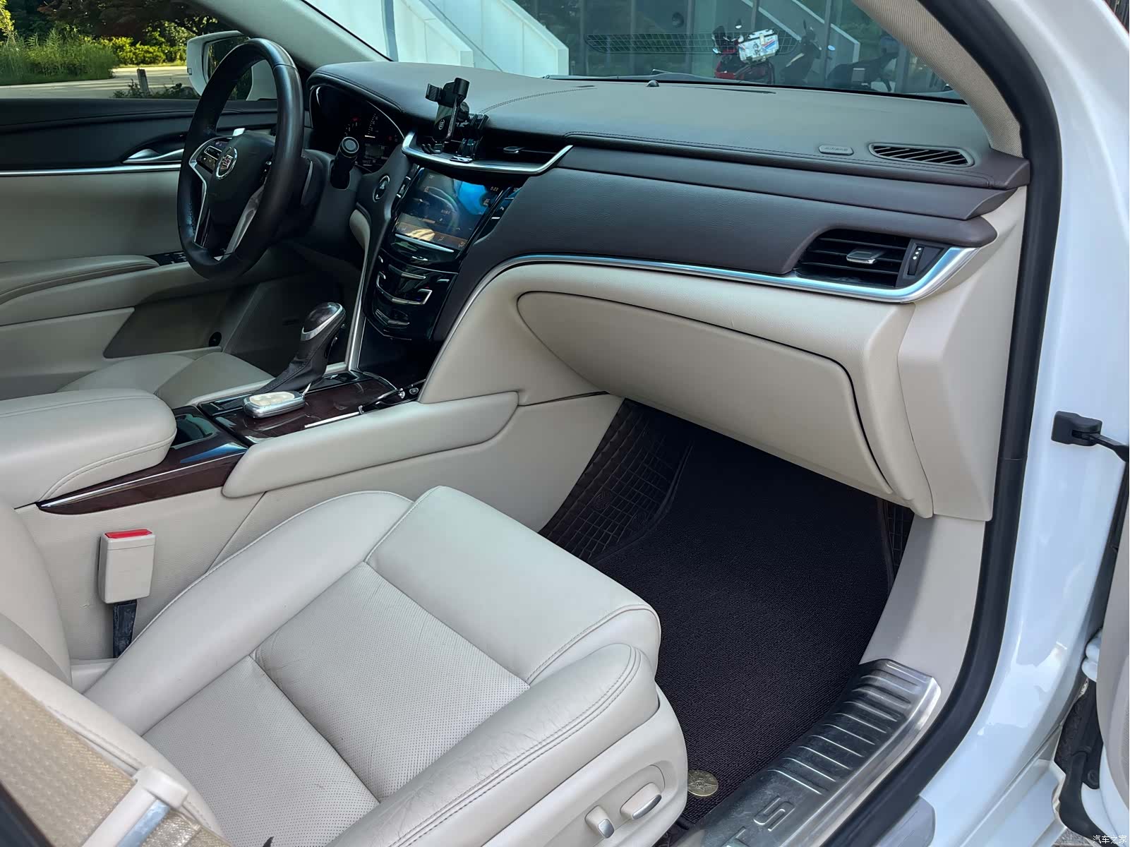 Cadillac XTS, 2015 9