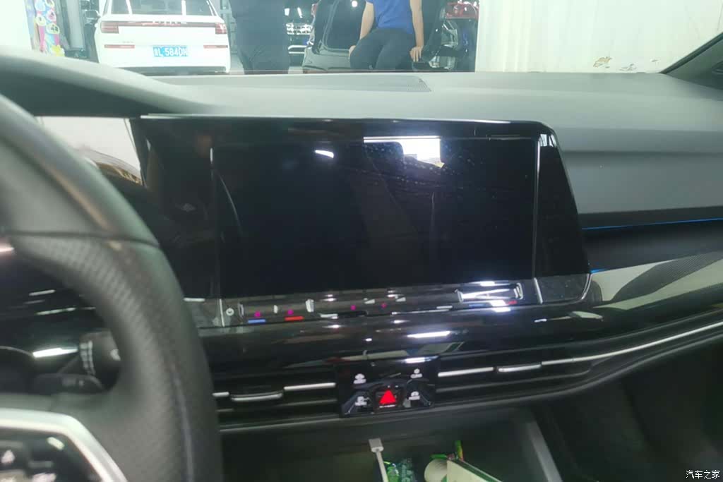 Volkswagen Golf, 2023 13